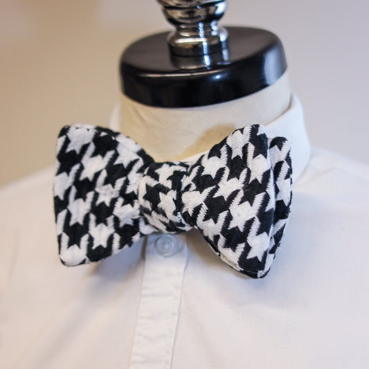 Houndstooth Bowtie (Black & White)